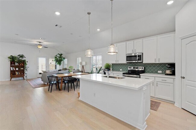 Photo - 200 Ottaviano Way
