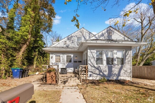Building Photo - 27 E Groveland Ave Rental
