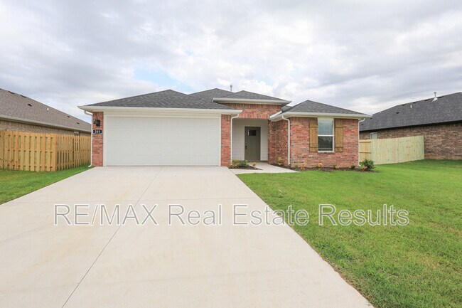 Photo - 203 Collie Ave