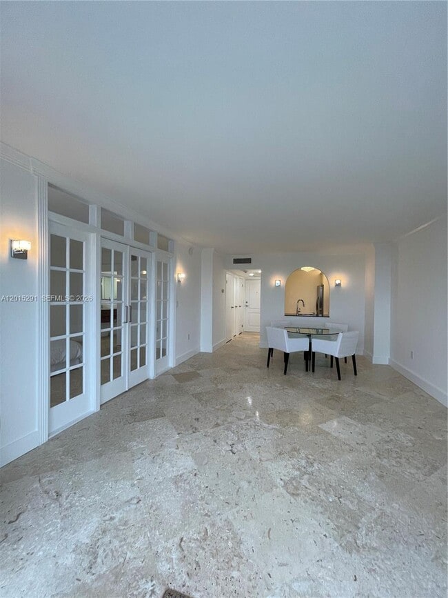 Building Photo - 3625 N Country Club Dr Unit 907