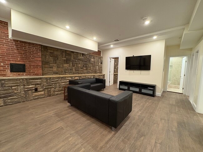 Photo - 1614 Beacon St Unit 1