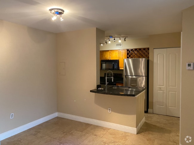 Building Photo - 2820 N Oakland Forest Dr Unit 208 Rental