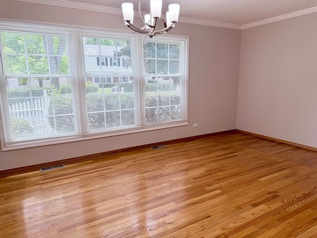 Photo - 10 Mayflower Rd