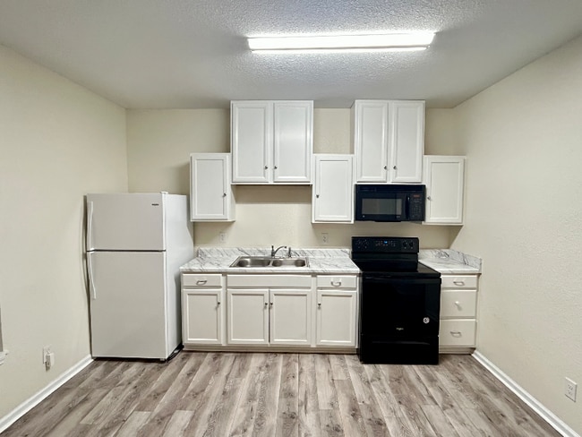 Photo - 404 E 18th St Unidad A