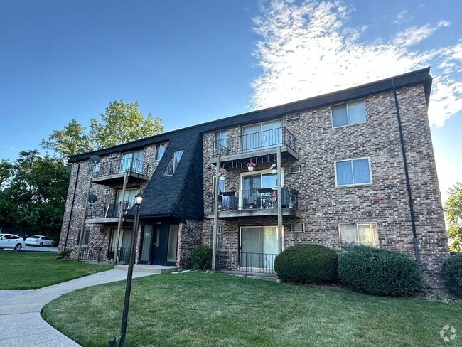 Building Photo - 1005 194th St Unit 1005 E 194th St. Rental