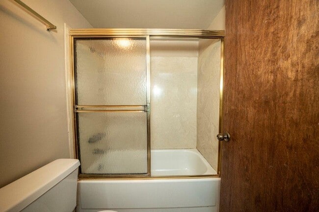 Building Photo - Deerfield Condominiums Unit 427-11