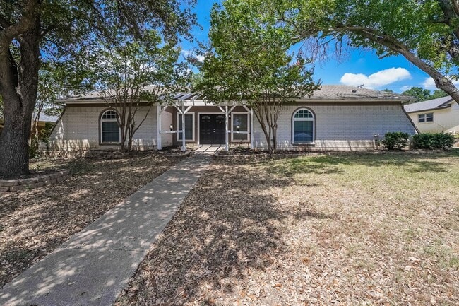 Building Photo - 4 BR/3BA | Updated Single Family Home | 2-Car Garage Parking | In Bedford!