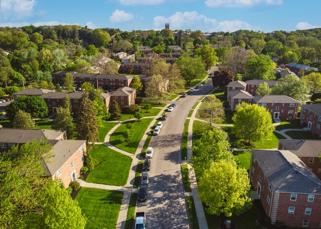 Elmwood Manor - Elmwood Manor Apartments and Townhouses