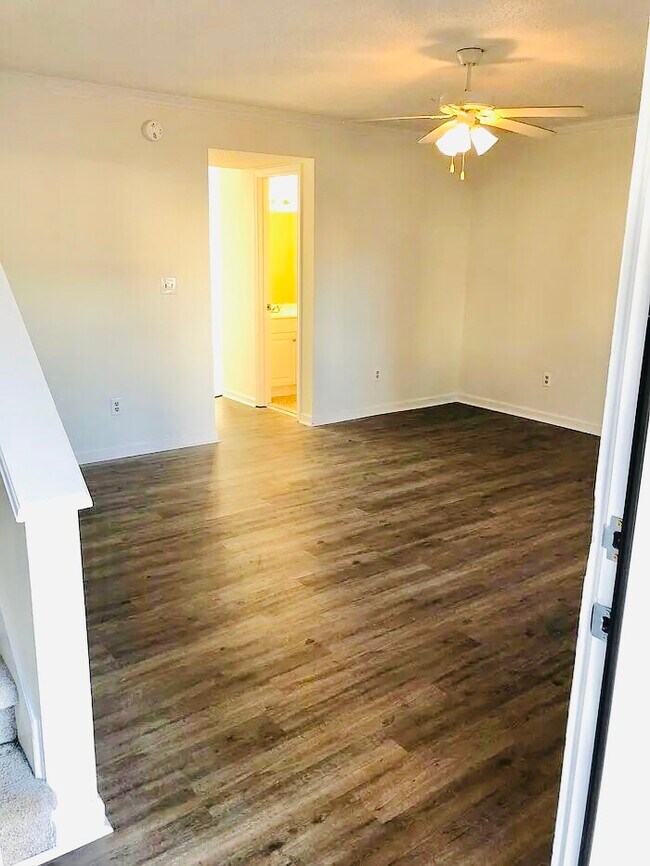 Photo - 217 Wynn Way