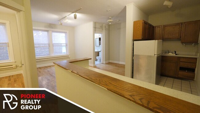 511 W Melrose St Unit 405