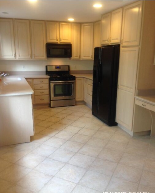 Photo - 47 Algonquin Rd