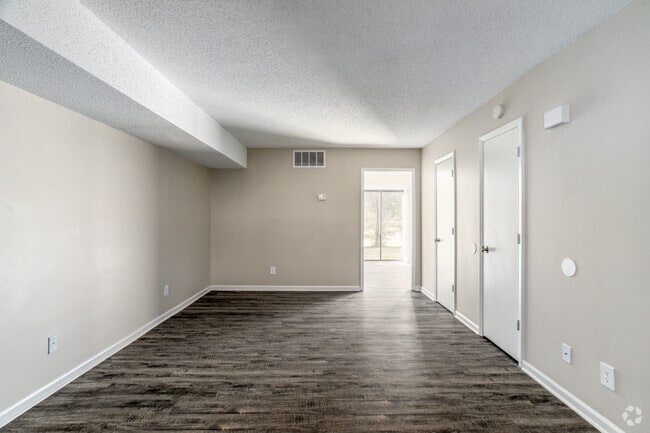 Hickory East - 2BA, 1.5BA - Apartments on 20th