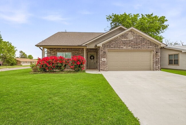 Building Photo - 191 Davis Ave