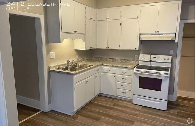 Building Photo - Two bedroom home near Fairgrounds!