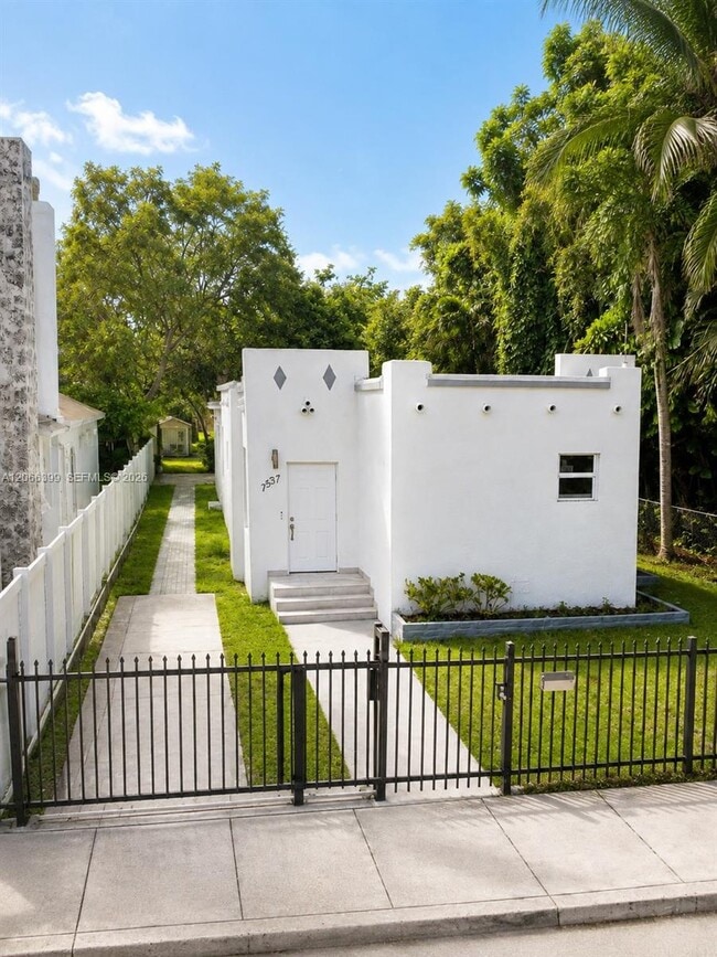 Building Photo - 7537 NW 3rd Ave Unit 1
