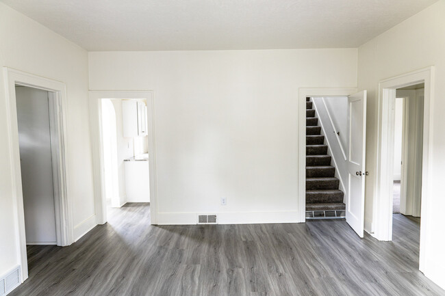 Photo - 1104 S Main Ave