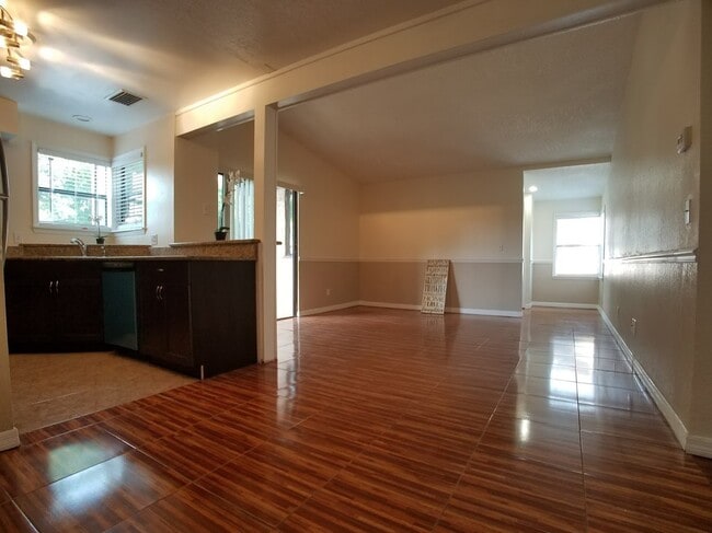 Photo - Beautiful Remodeled 1/1 Condo x Rent @ Winter Park in front of Full Sail. Unit 146
