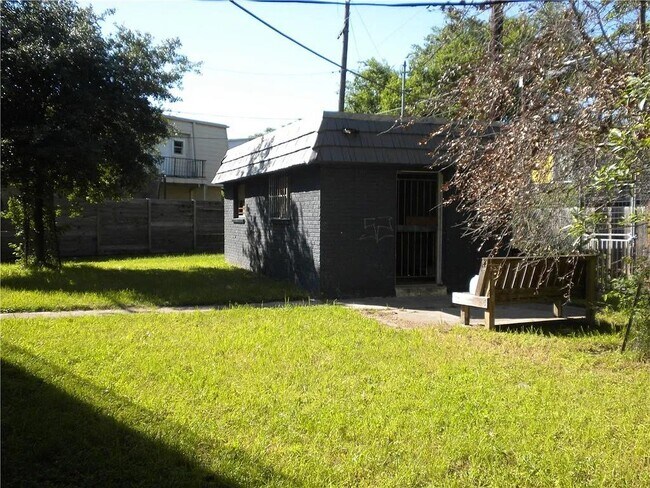 302 Carmen Ct