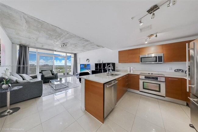 Building Photo - 3250 NE 1st Ave Unit 811 Rental