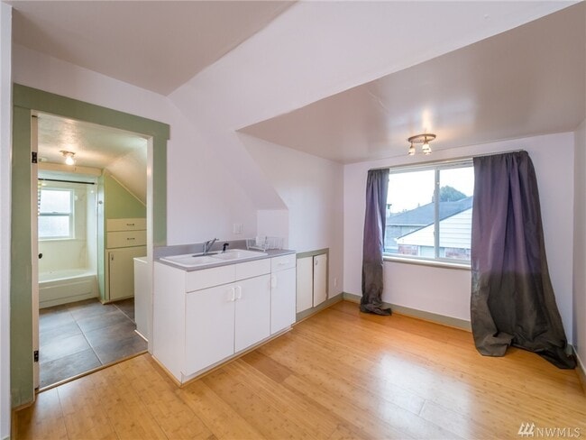 Photo - 811 NW 64th St