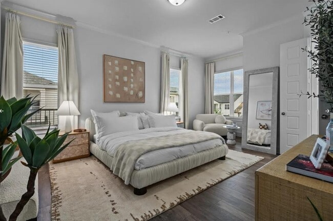 Photo - 476 Suffield Dr