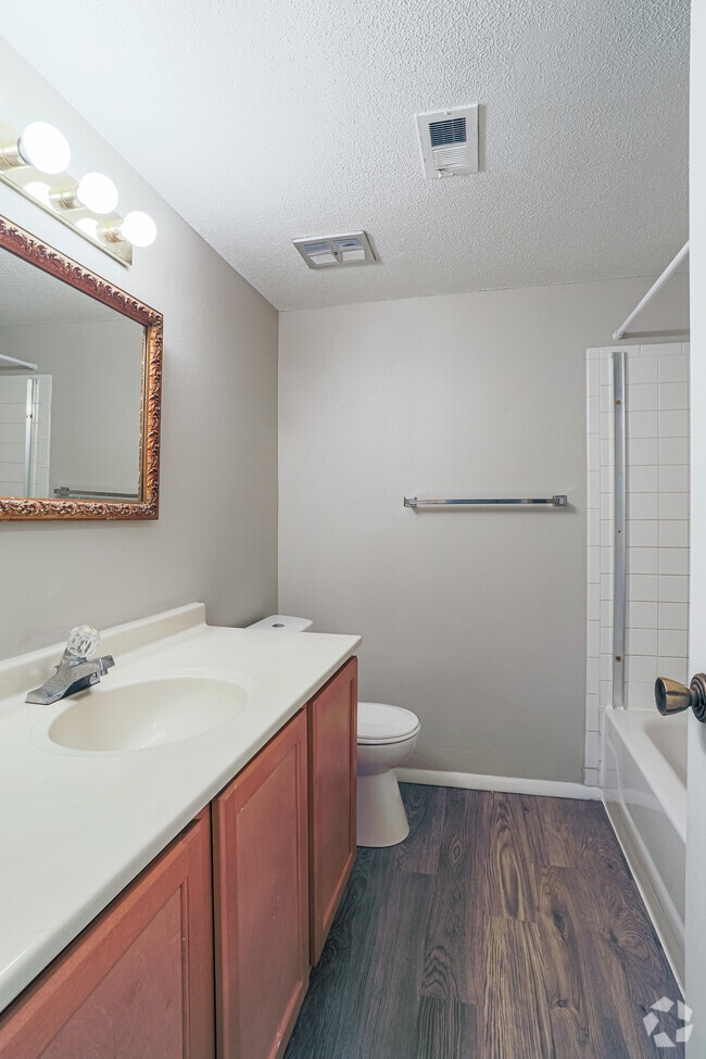 2 BR, 2 BA - Second Bathroom