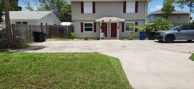 Apartment is located right side of Duplex in a quiet Cal-De-Sac - 17317 Whitewater Ct Apartments Unit 17317 whitewater court