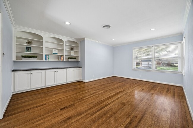 Photo - 2202 Lazybrook Dr