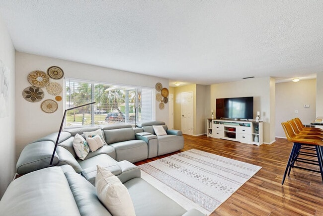 Photo - 2410 33rd St W Unidad SI ID1591461P