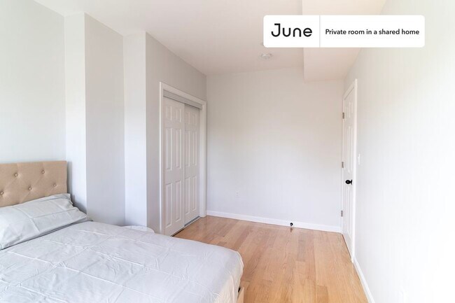 Room in Shared 3 bed/2 bath home in JFK/UMass