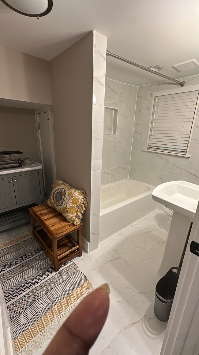 Full bath - 464 Holly St NW Unit Wanda Barlow