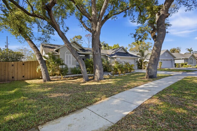 Photo - 2212 Lake Bay Way