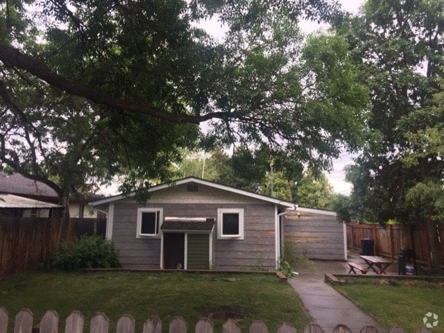 Building Photo - 1405 1/2 S. Willson Rental