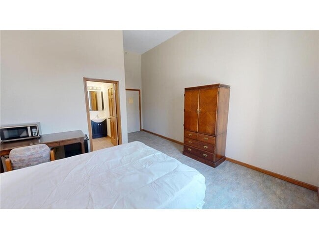 Building Photo - 542 Benson Ave SW Unit Dorm Rental