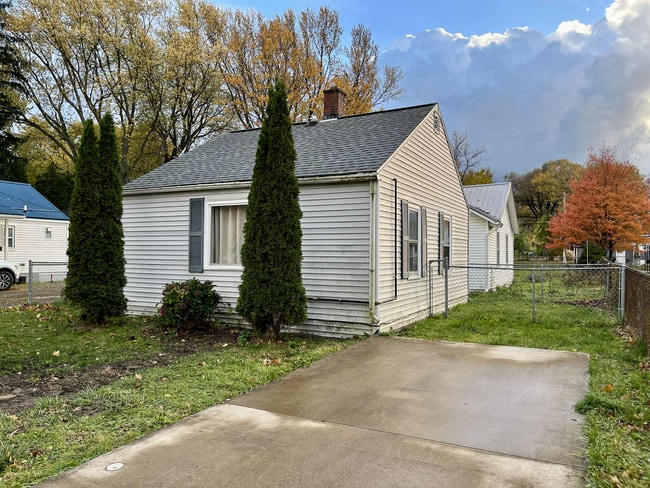 Photo - 305 Franklin Ave