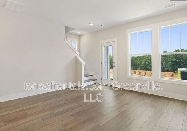 Photo - 203 Dalmatian Dr