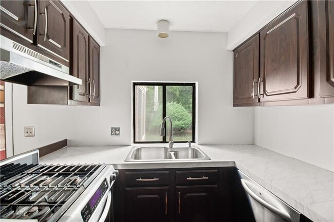 Photo - 4156 Post Rd