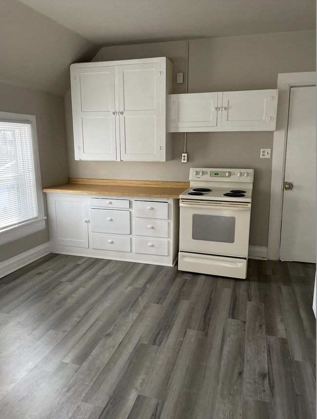 Building Photo - 829 W Franklin St Unit 829 W. Franklin St 1/2