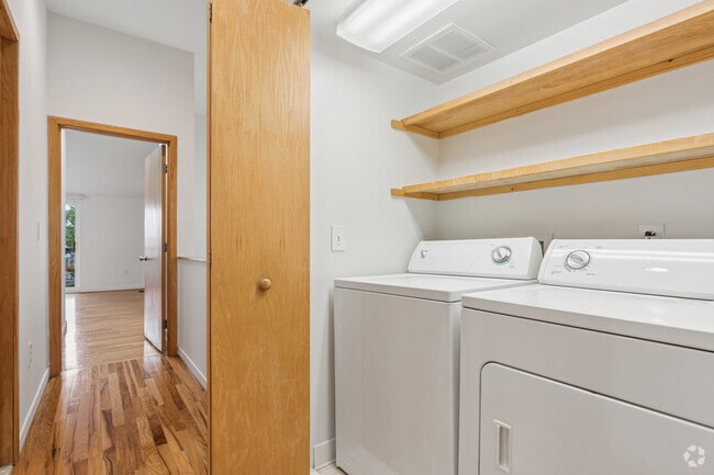 2BR, 2.5BA - 1,520SF - Laundry