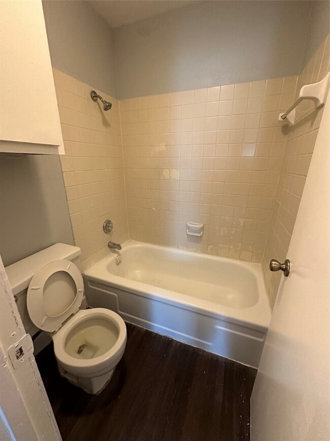 Building Photo - 5625 Antoine Dr Unit 403