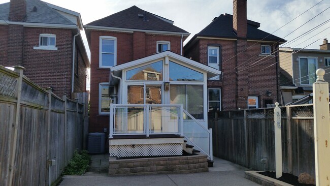 Photo - 18 Glendale Av N