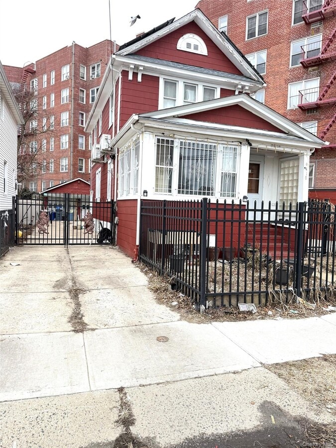 Photo - 94-18 225th St