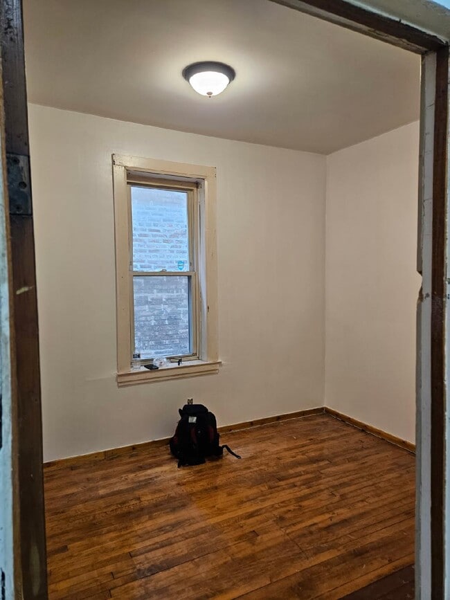 Second bedroom - 2332 W 25th St Unit W25th Street and Western