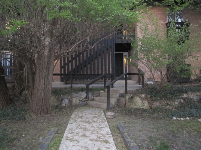 Building Photo - 1609 Maple Terrace Unit 2E Rental