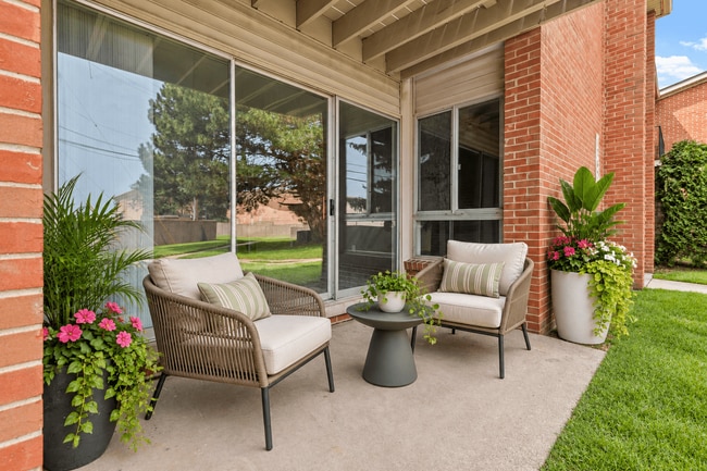 Macomb Manor - Roseville, MI