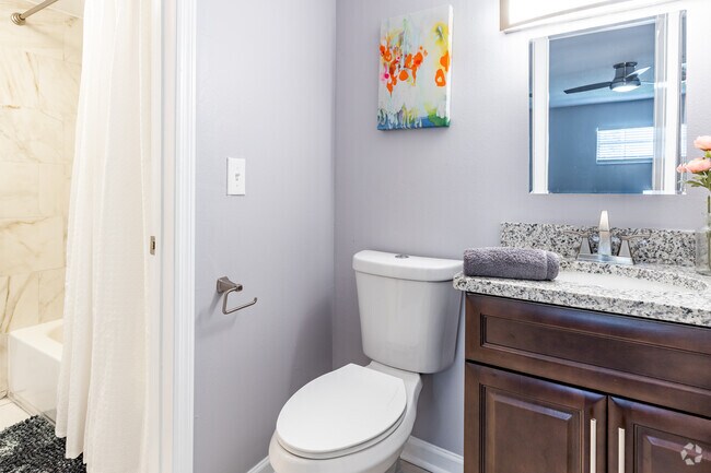 2 BR, 1.5 BA - 910 SF