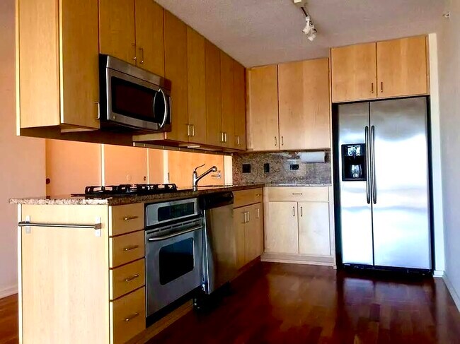Photo - 9725 Woods Dr Unit 512
