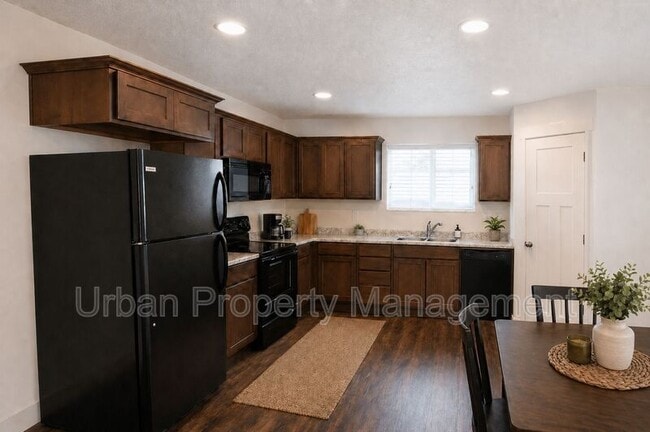 Photo - 652 N 130 E