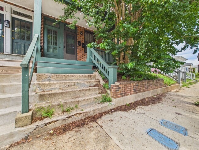 Building Photo - 1912 Parkwood Ave Unit Apartment 2
