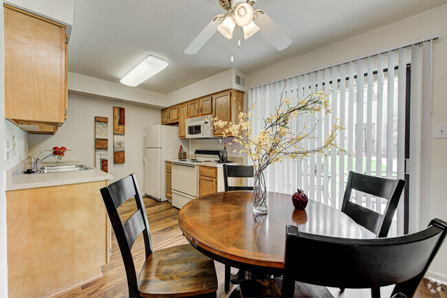 Kitchen & Dinning Room in model - Martinique Terrace Rental